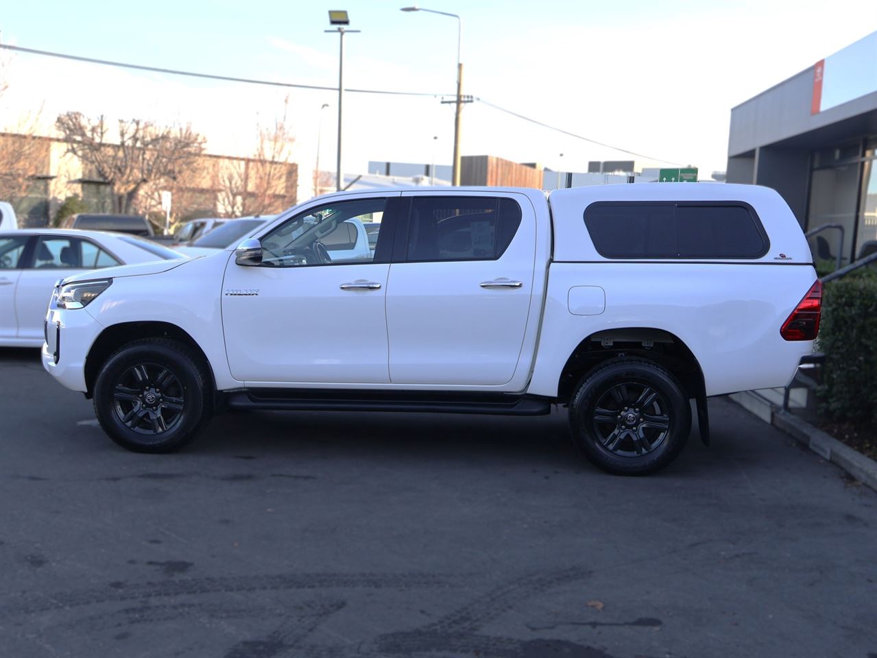 Vehicle image 4