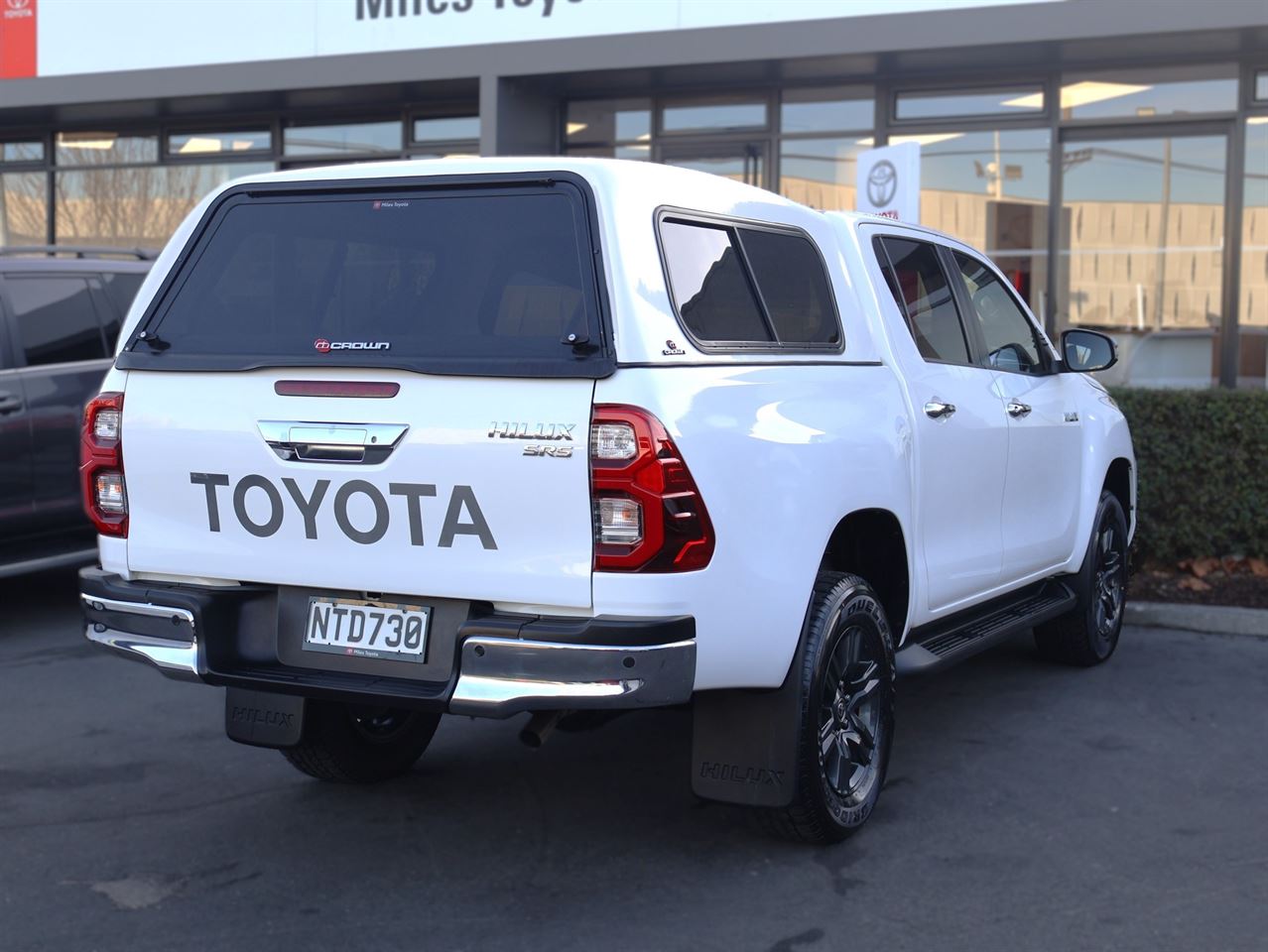 Vehicle image 5