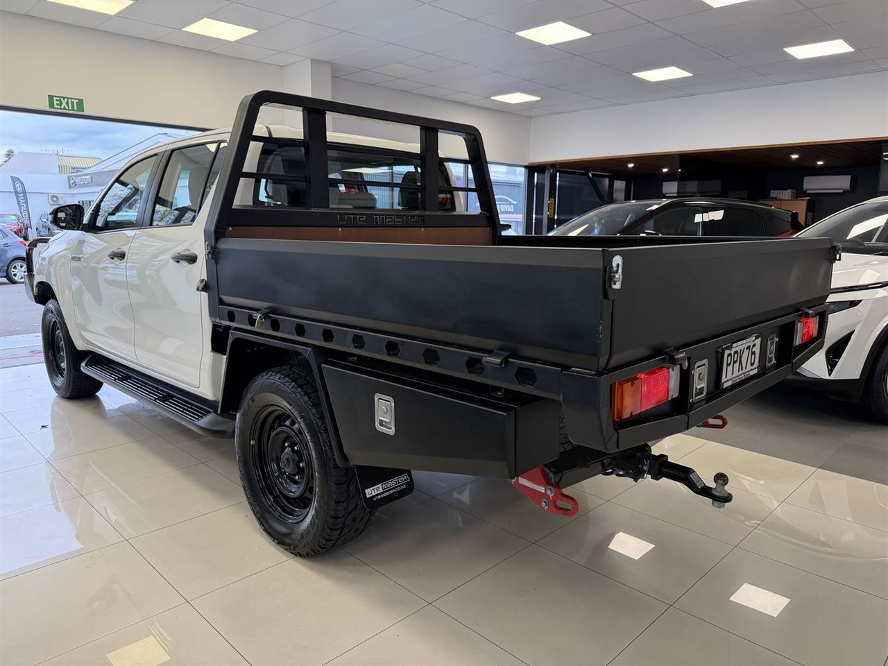 Vehicle image 4