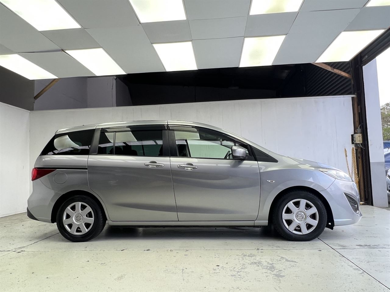 Vehicle image 5