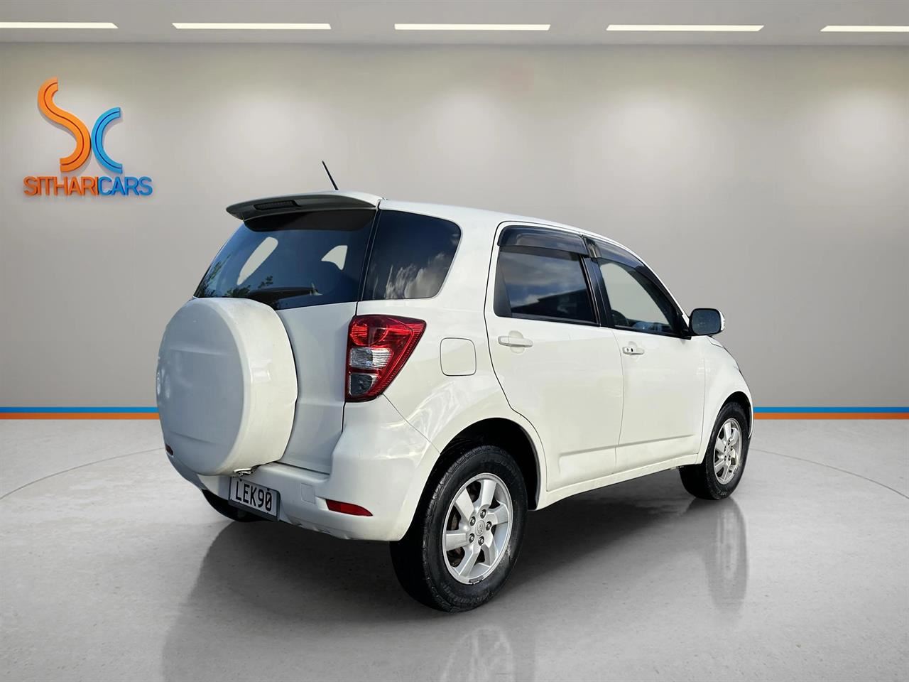 Vehicle image 4