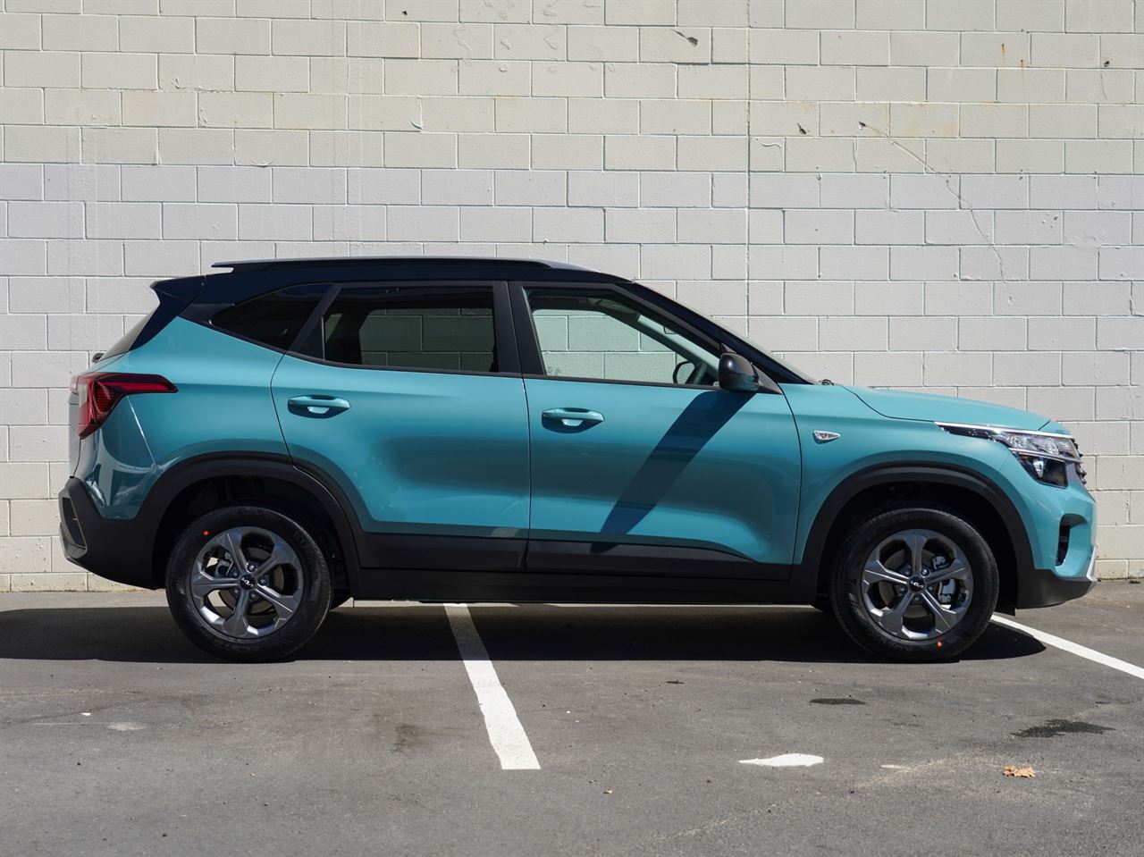 Vehicle image 3