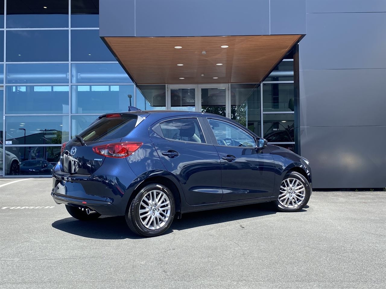 Vehicle image 4