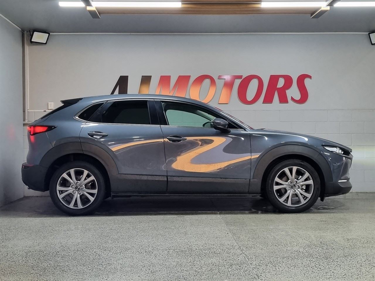 Vehicle image 5