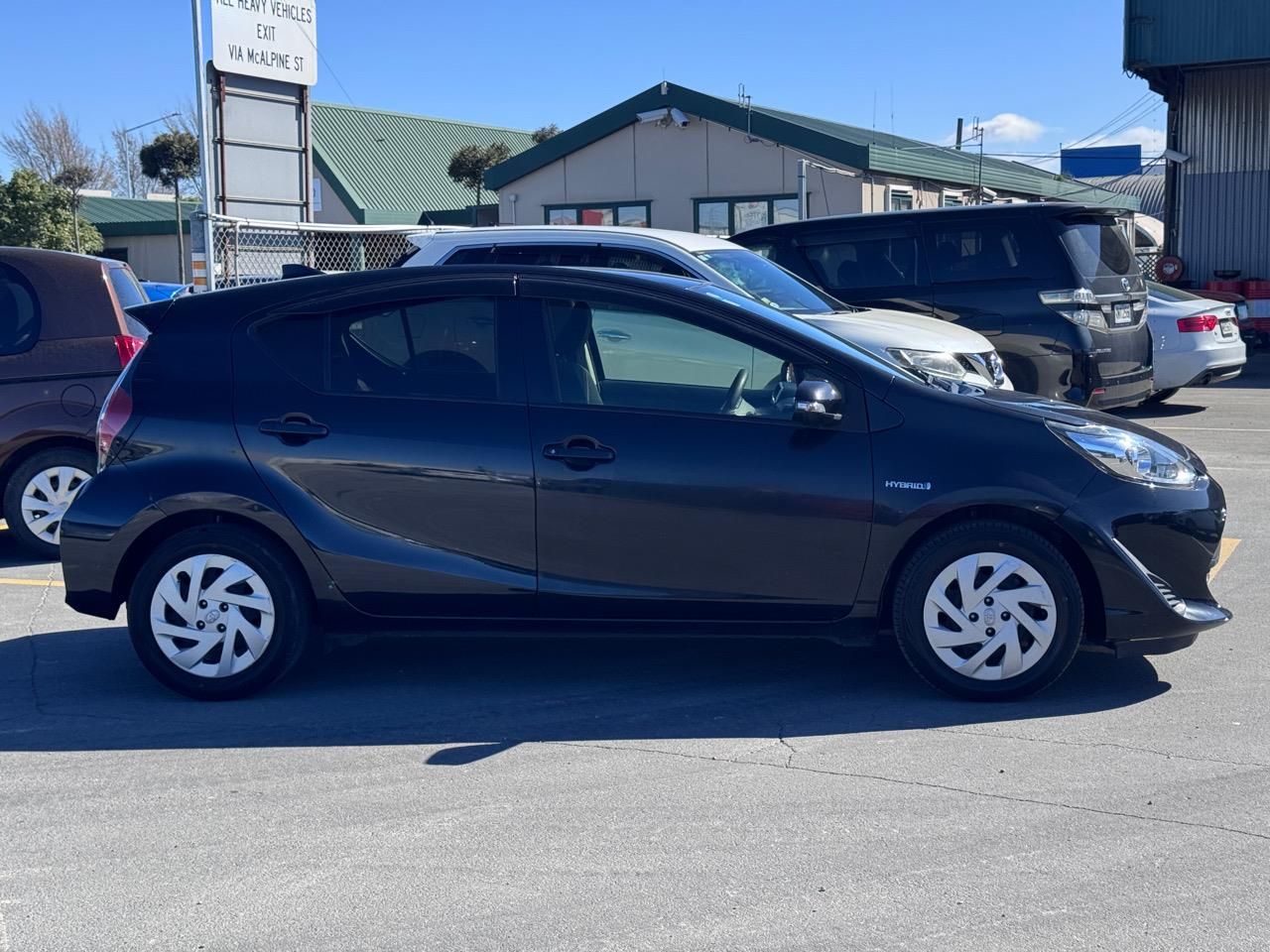 Vehicle image 4
