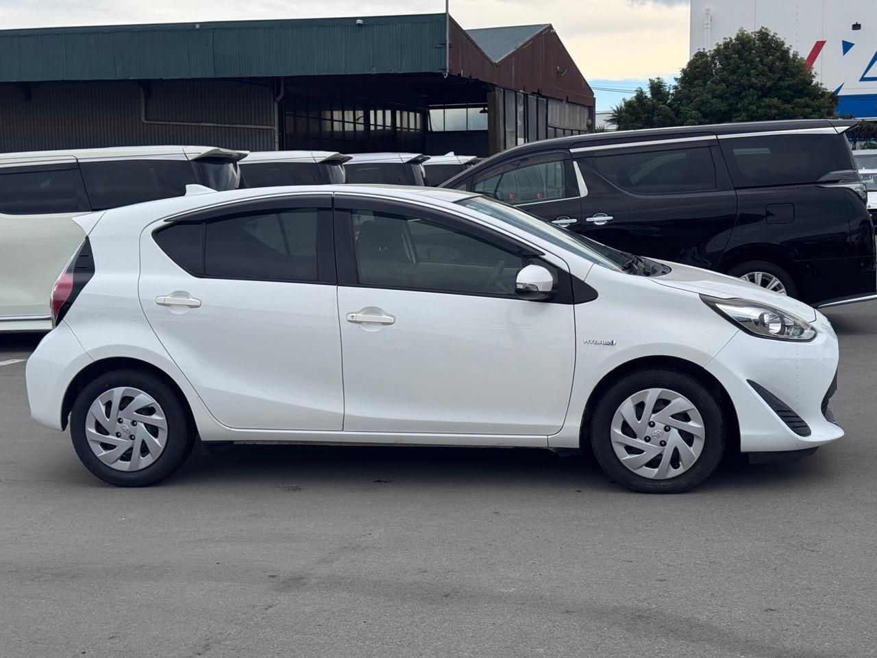 Vehicle image 4