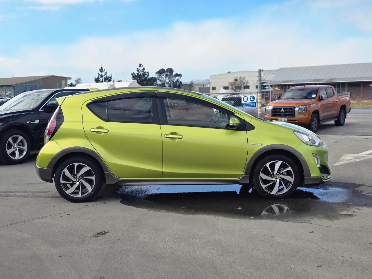 Vehicle image 4