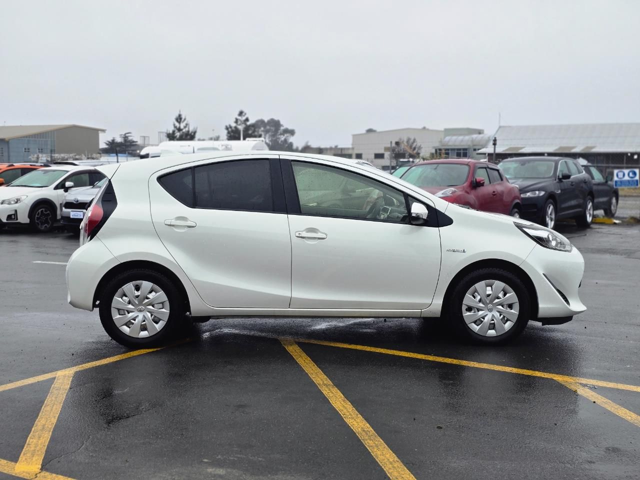 Vehicle image 4