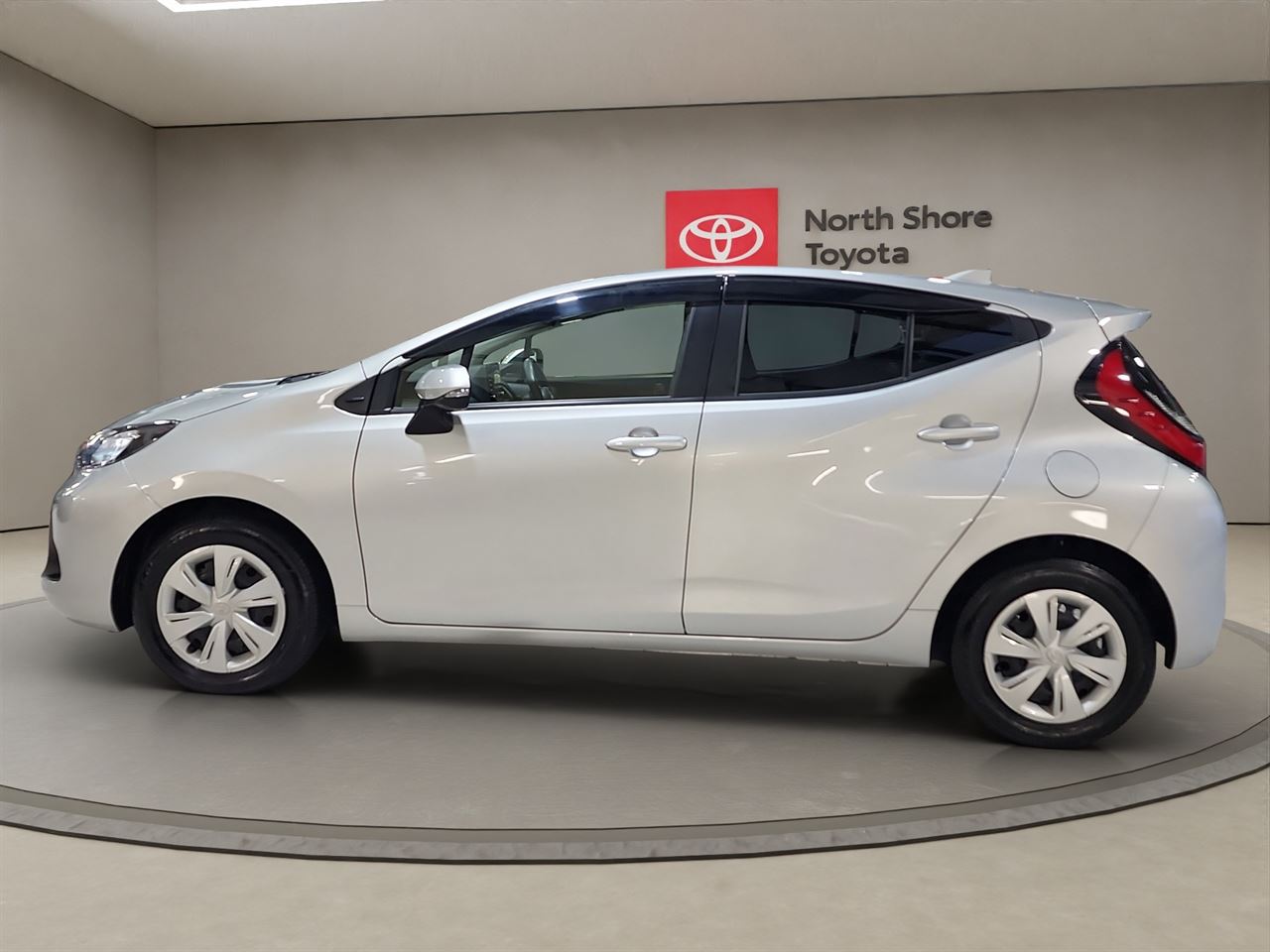 Vehicle image 4