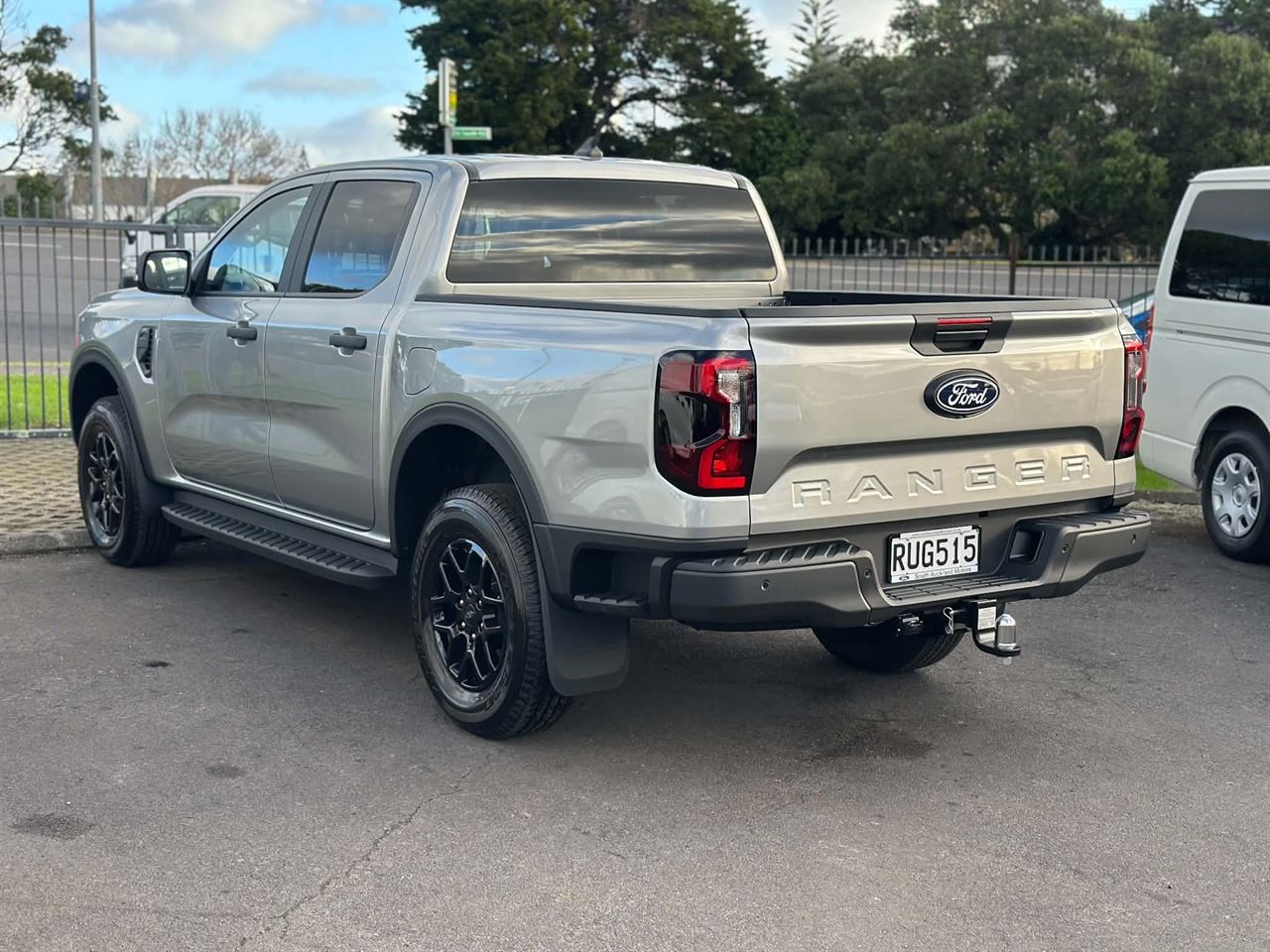 Vehicle image 4