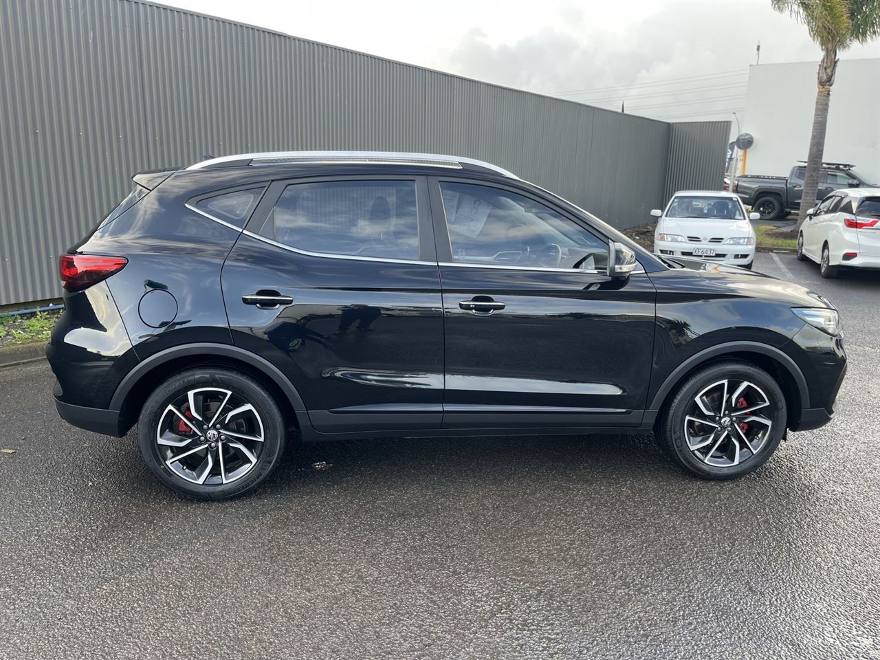 Vehicle image 4