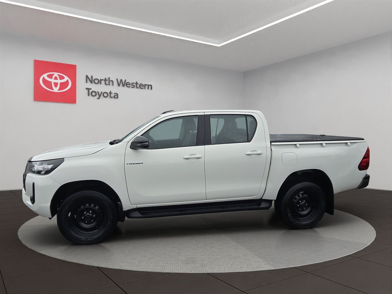 Vehicle image 4