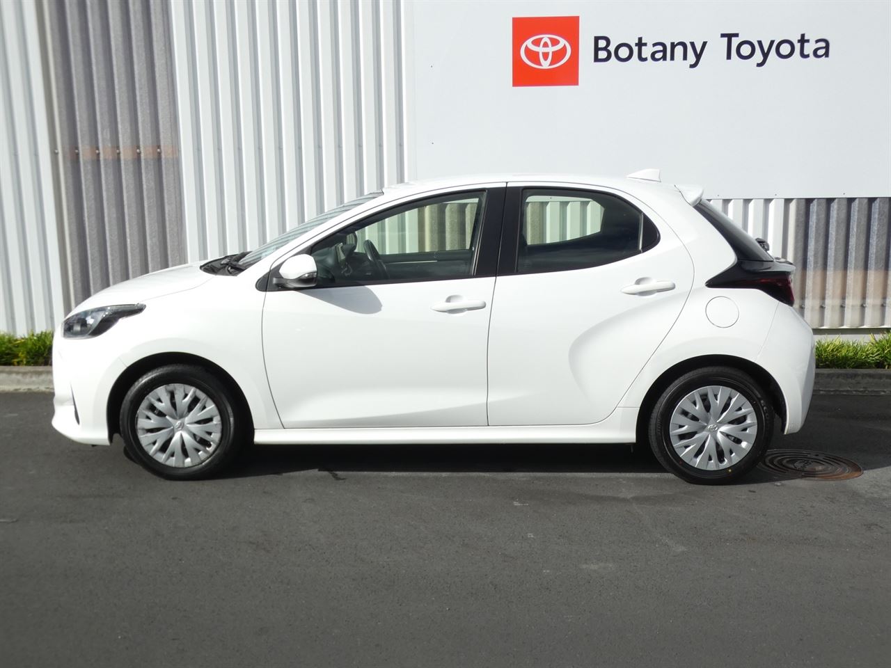 Vehicle image 4