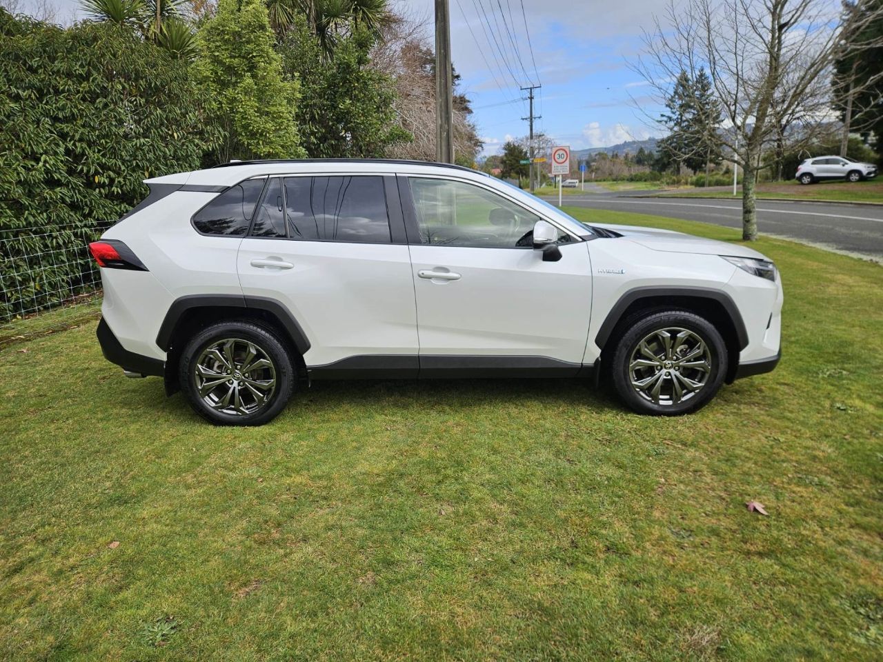 Vehicle image 4