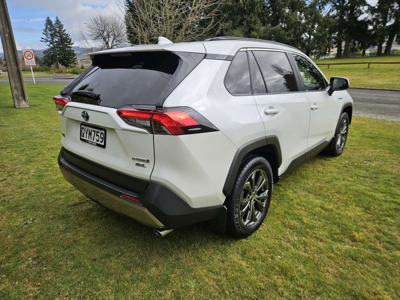 Vehicle image 5