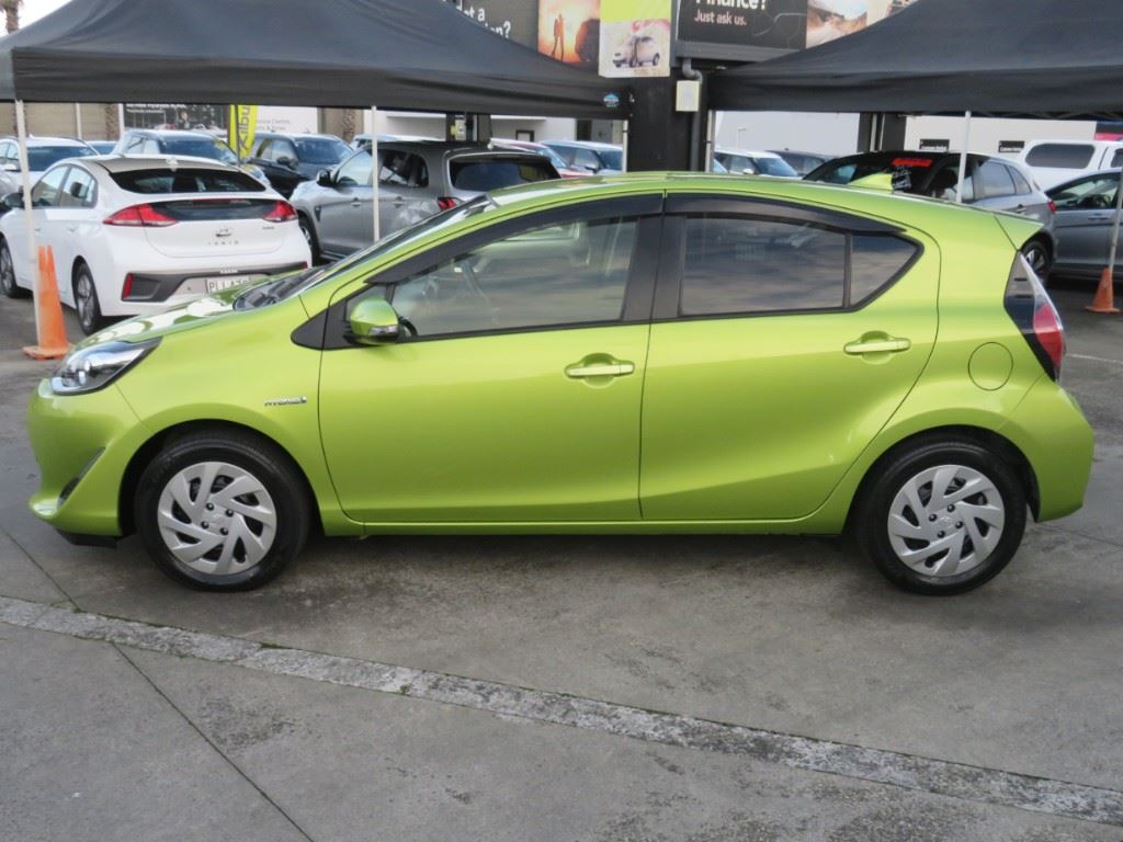 Vehicle image 4