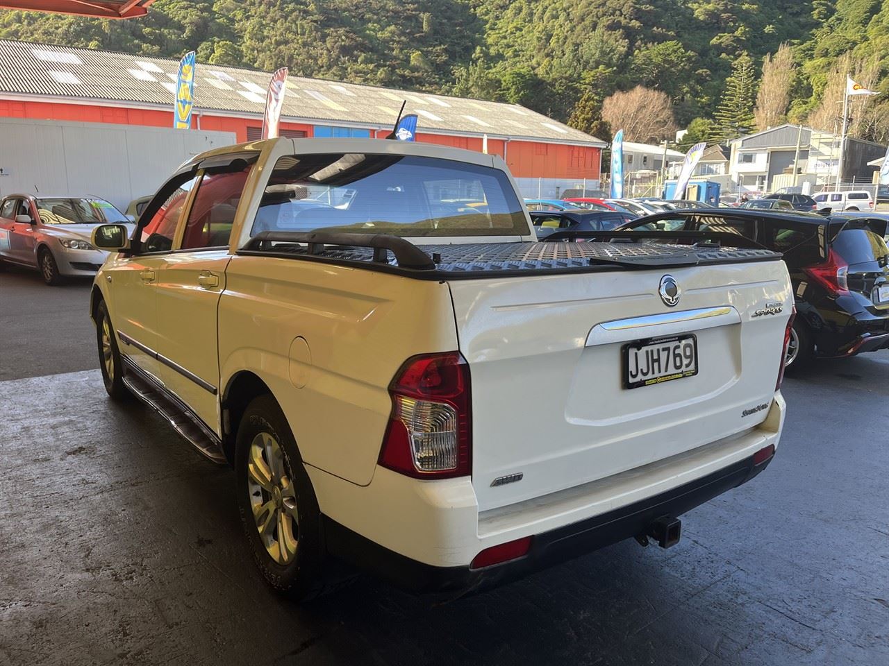Vehicle image 4