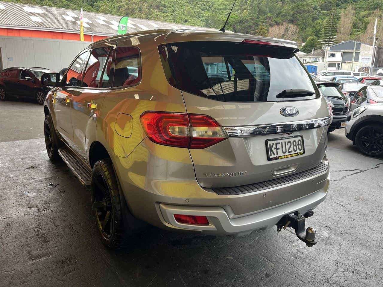 Vehicle image 4