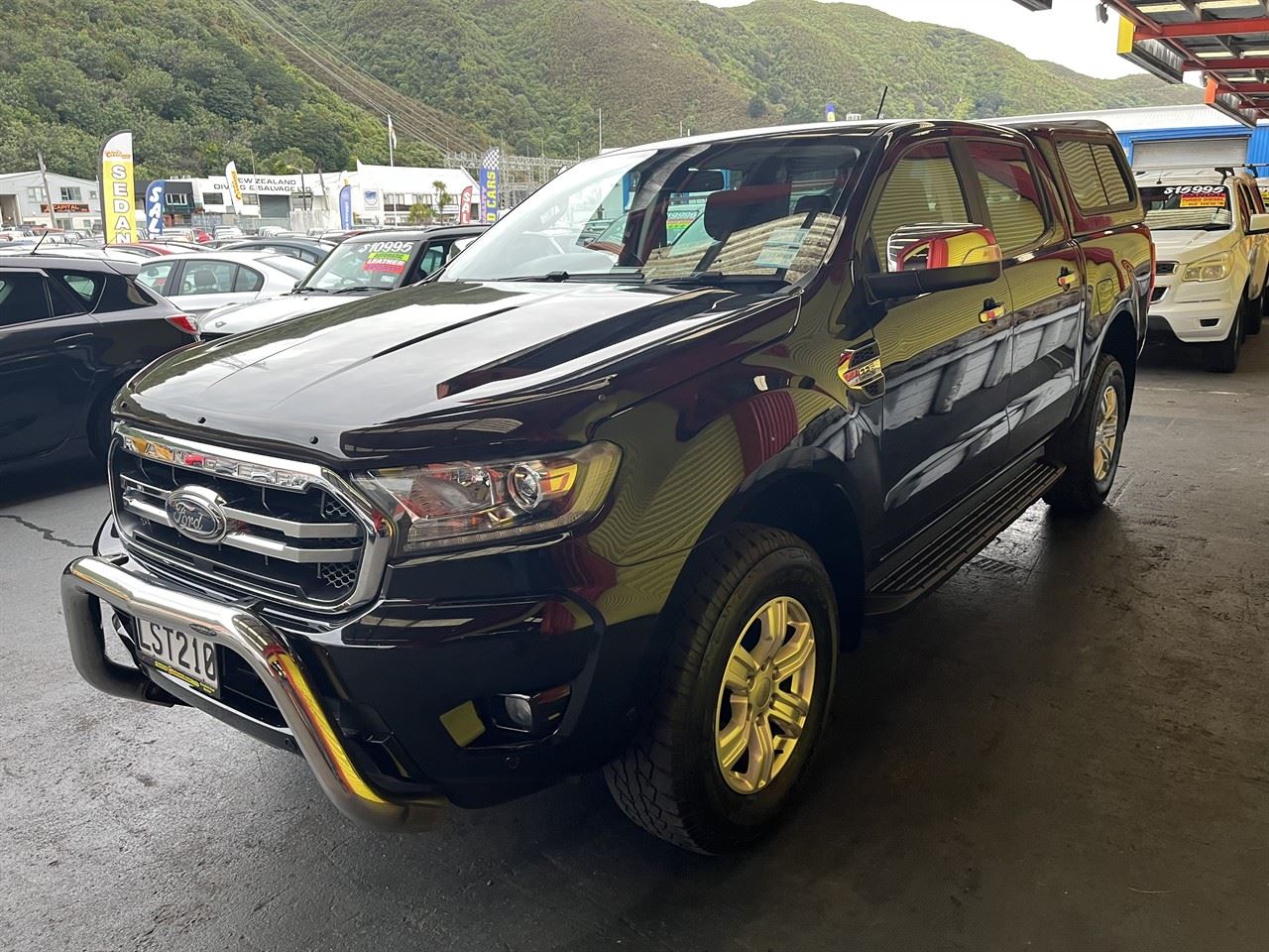 Vehicle image 3