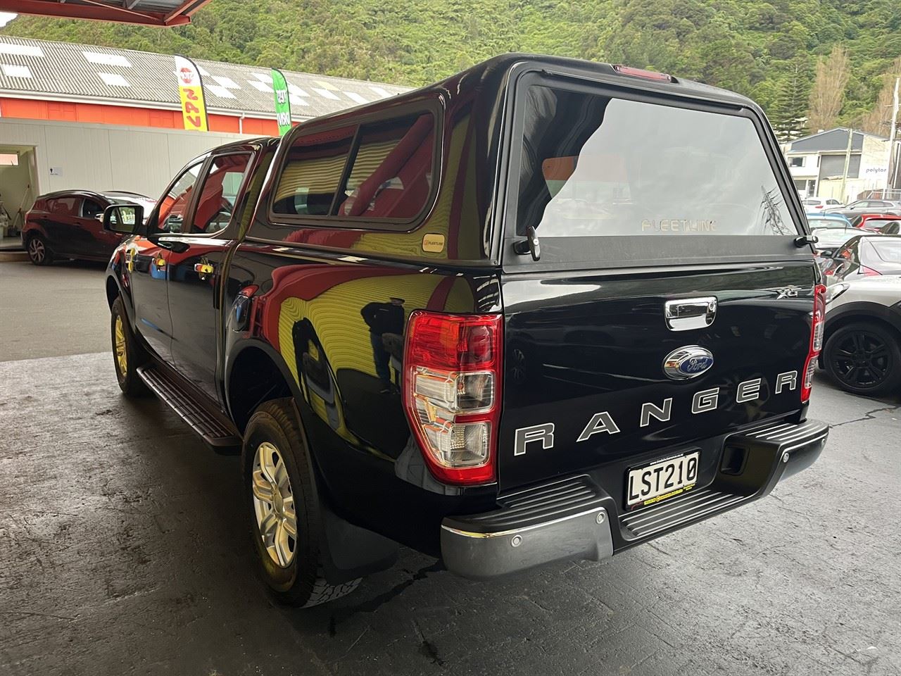 Vehicle image 4