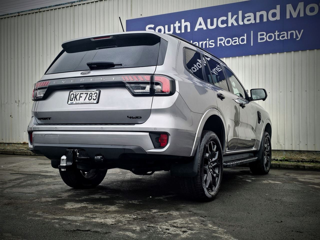 Vehicle image 5
