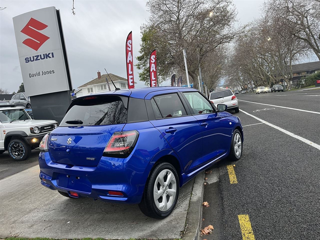 Vehicle image 5
