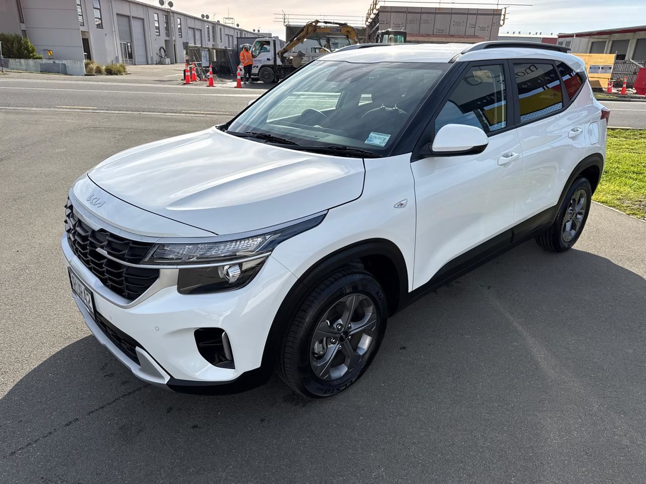 Vehicle image 4