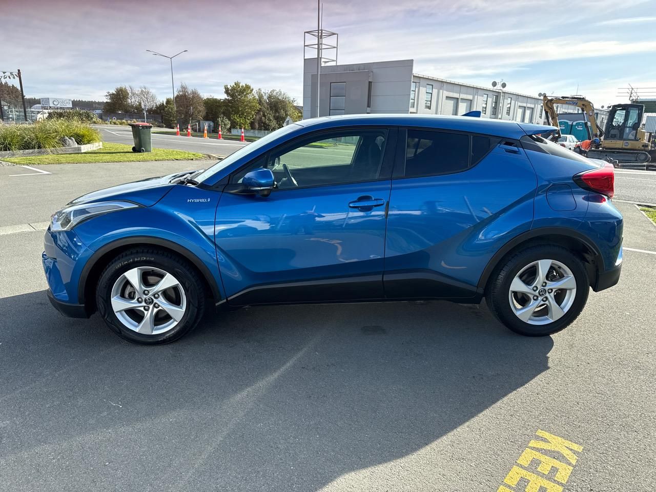 Vehicle image 5