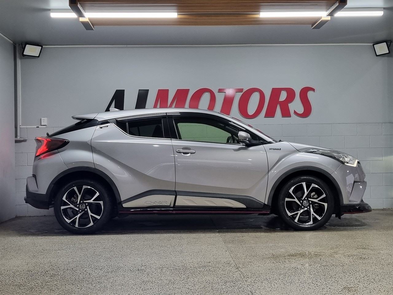 Vehicle image 5