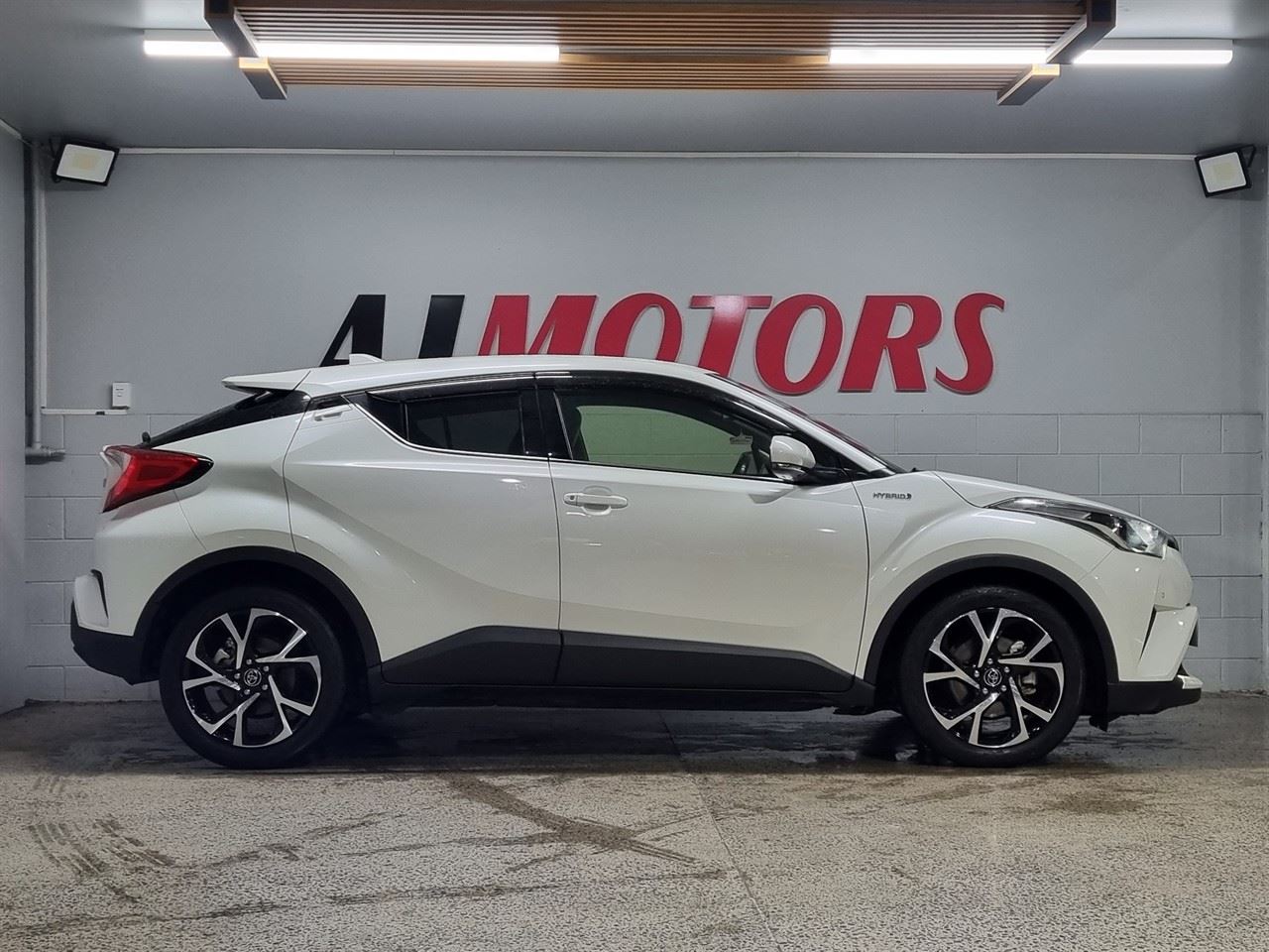 Vehicle image 5
