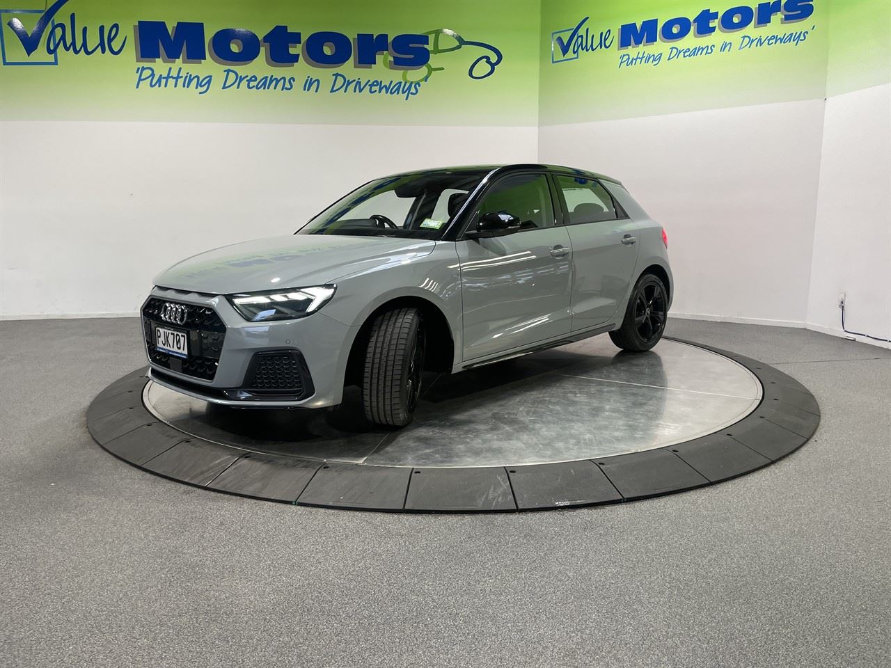 Vehicle image 3