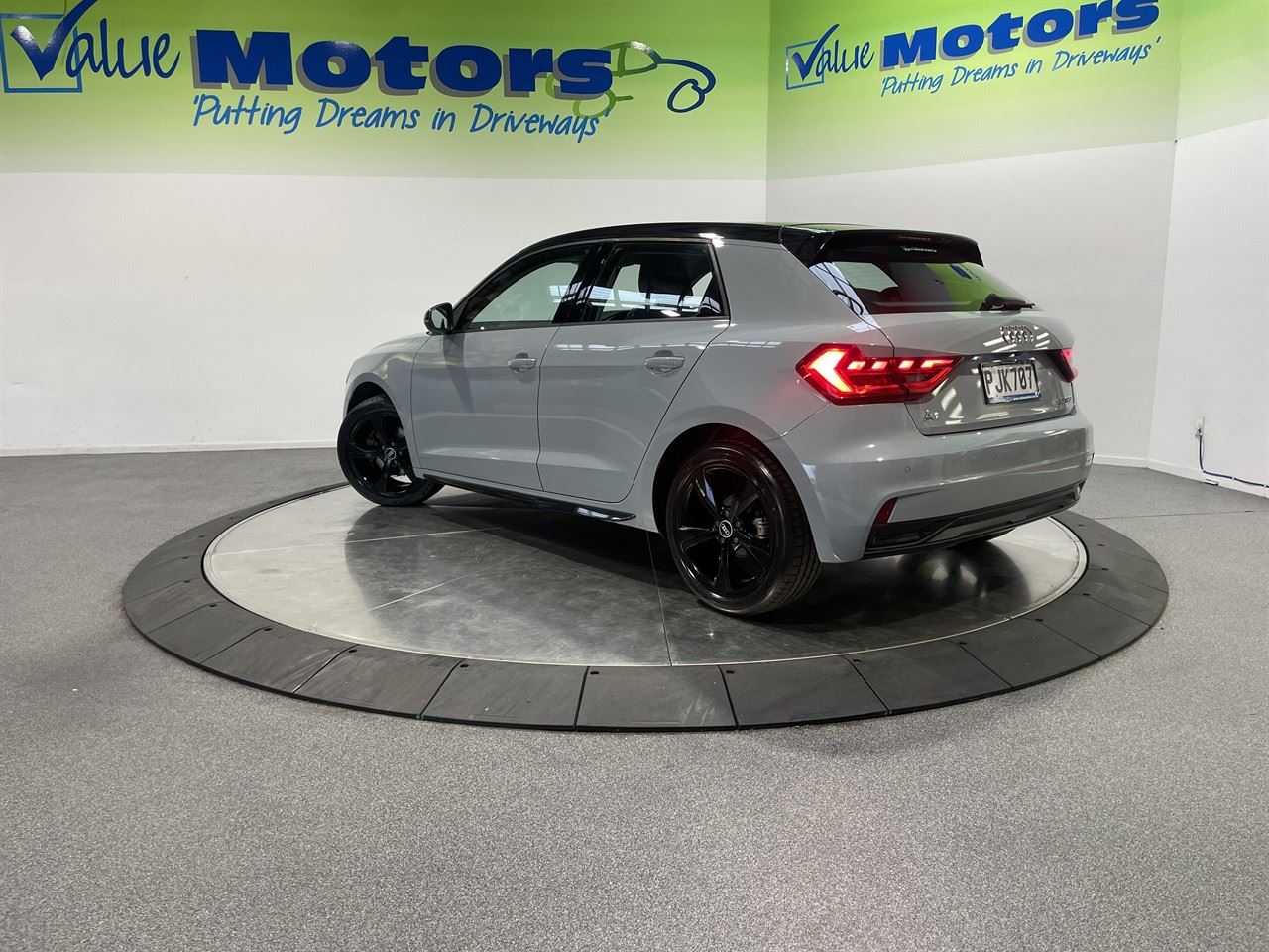 Vehicle image 5