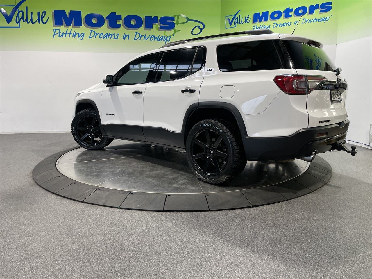 Vehicle image 5