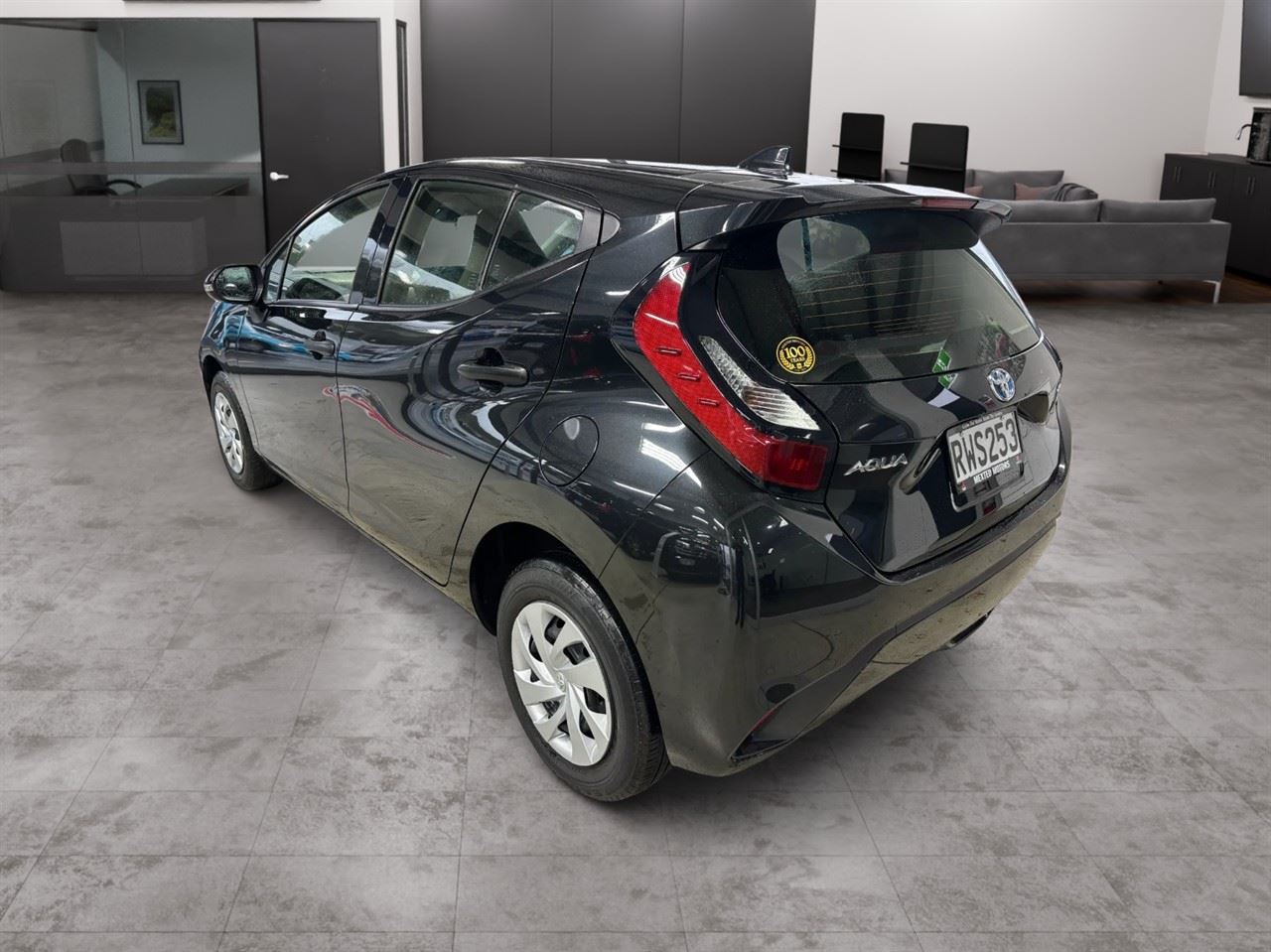 Vehicle image 4