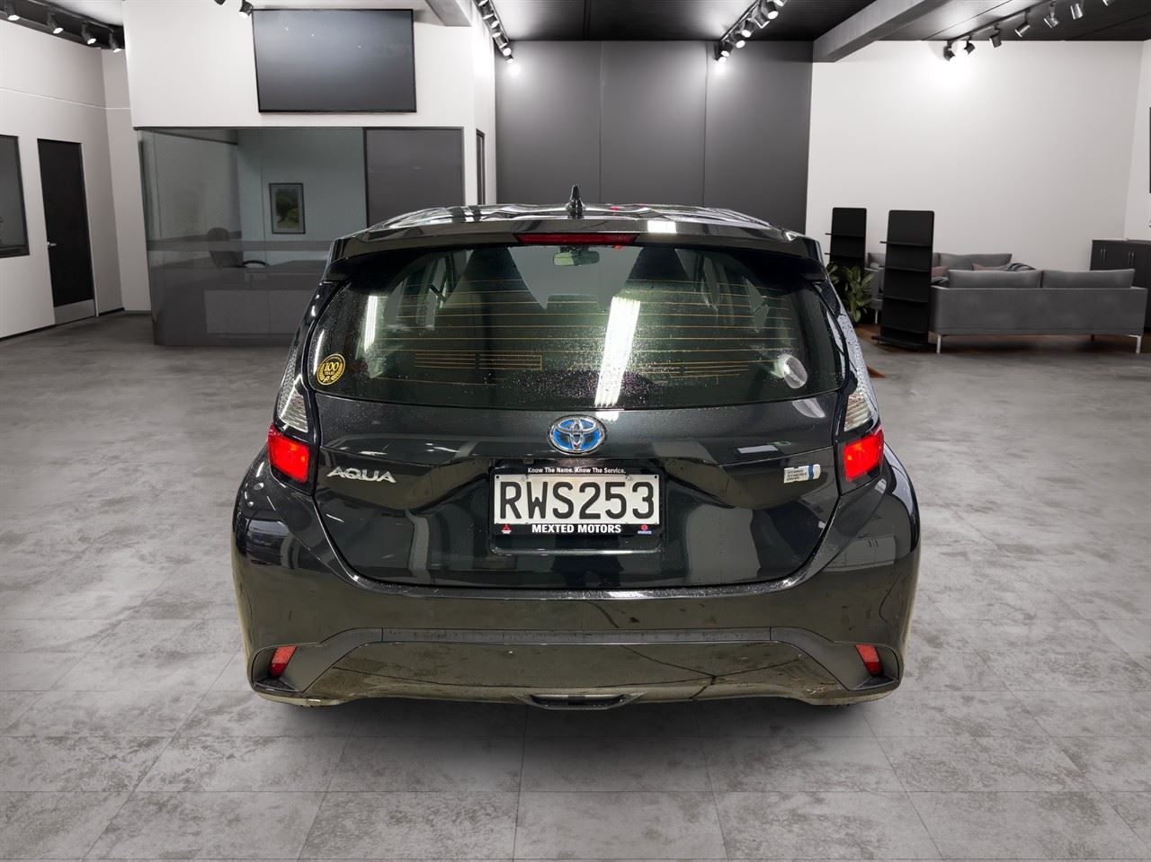 Vehicle image 5