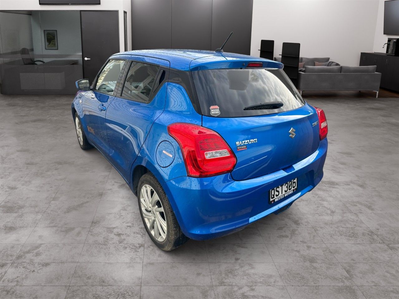 Vehicle image 4