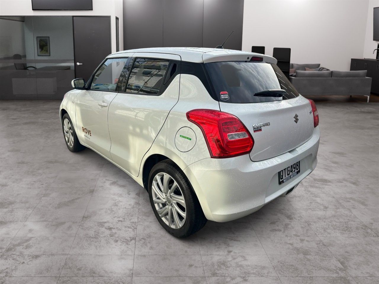 Vehicle image 4