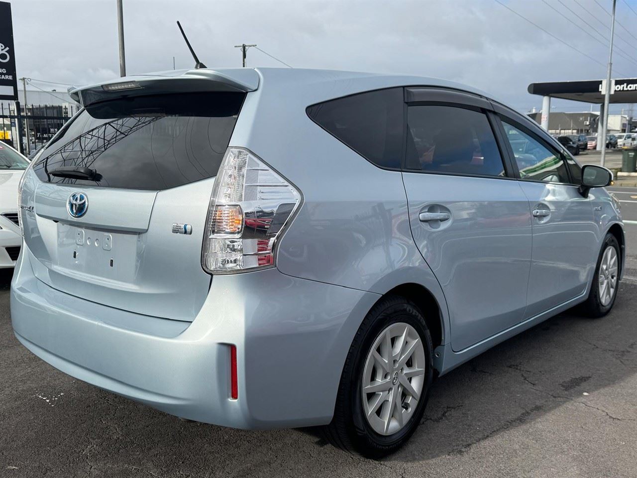 Vehicle image 4