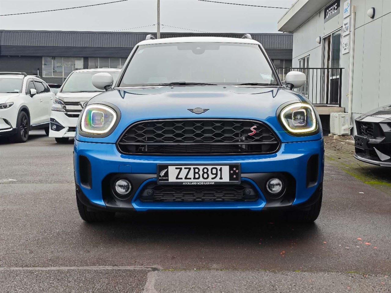 Vehicle image 3