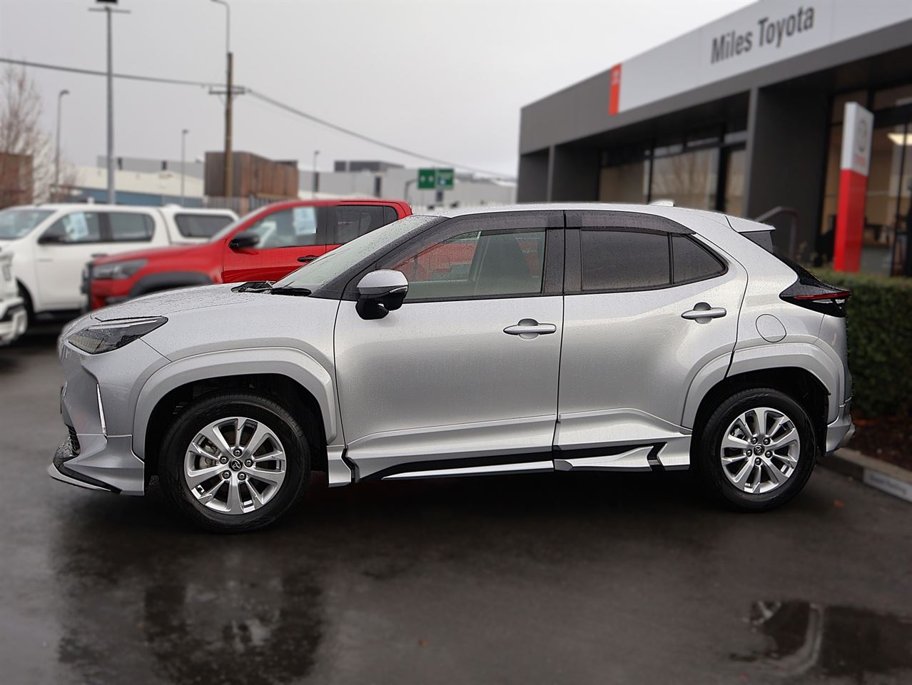 Vehicle image 4