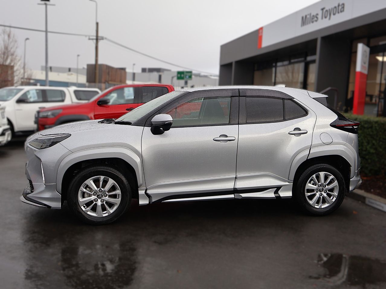 Vehicle image 4