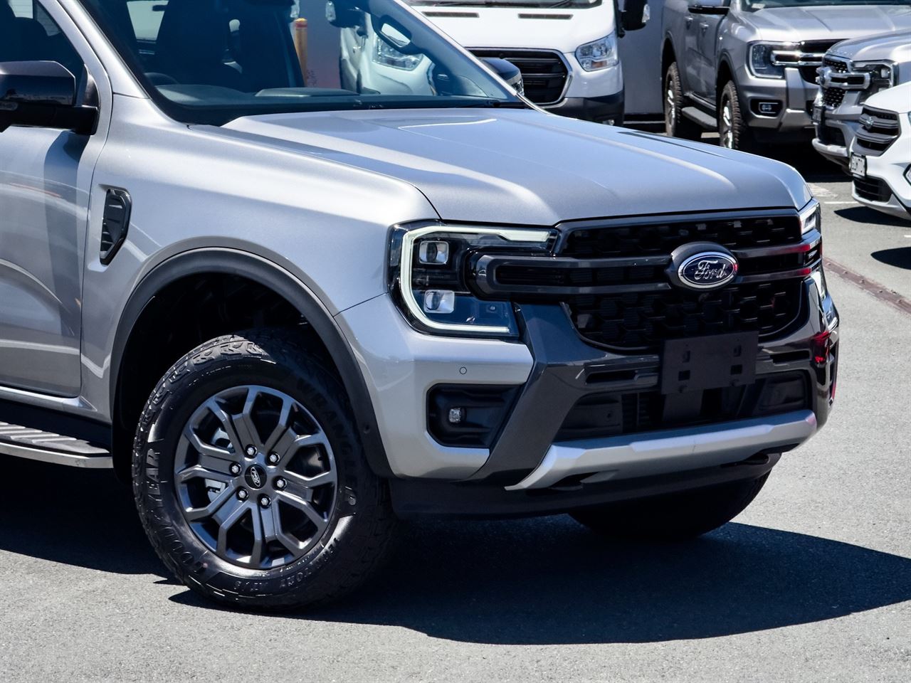 Vehicle image 5