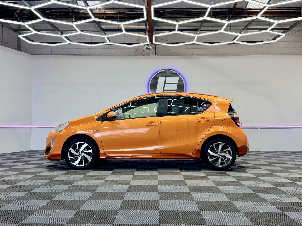 Vehicle image 5