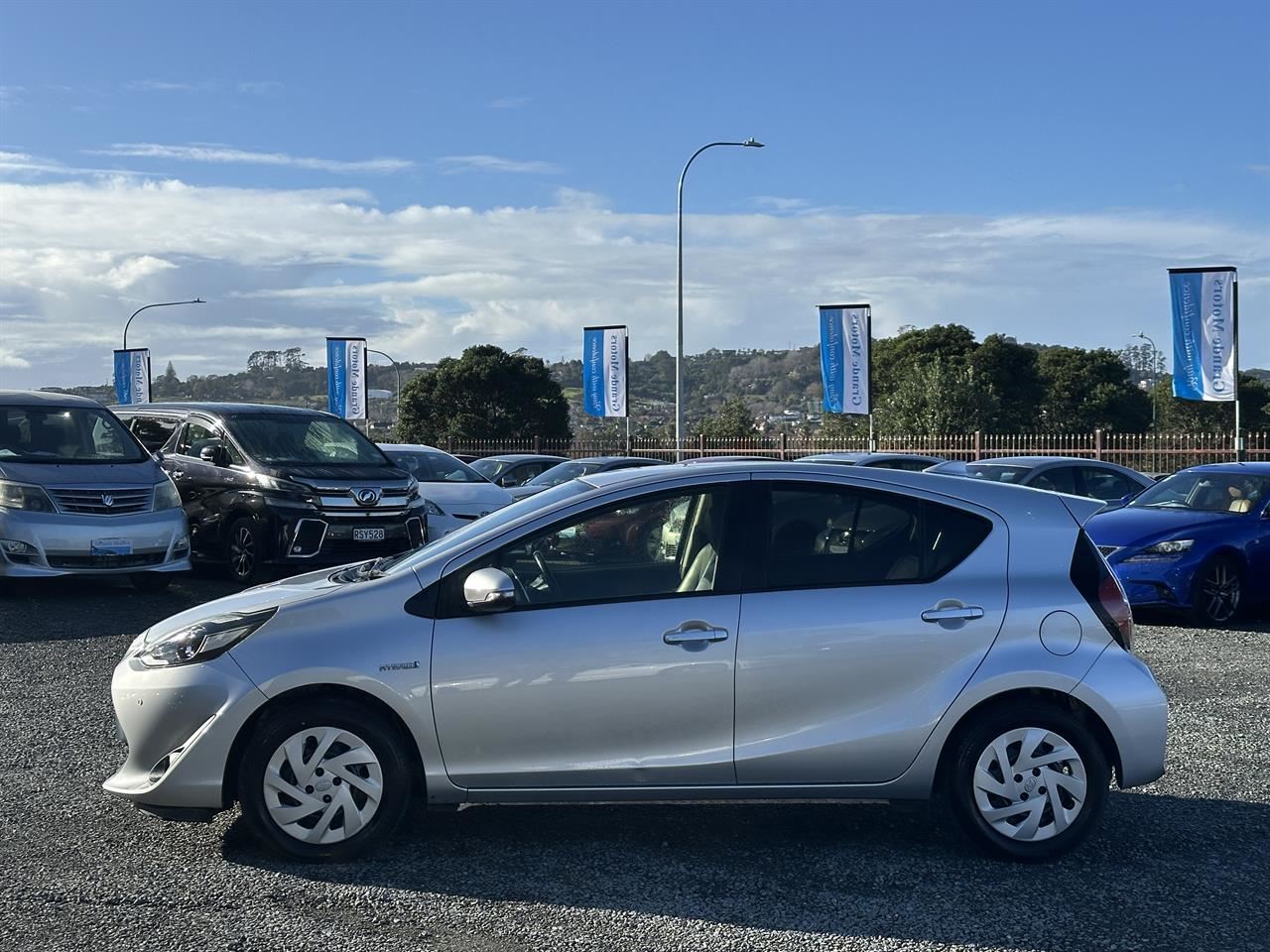 Vehicle image 4