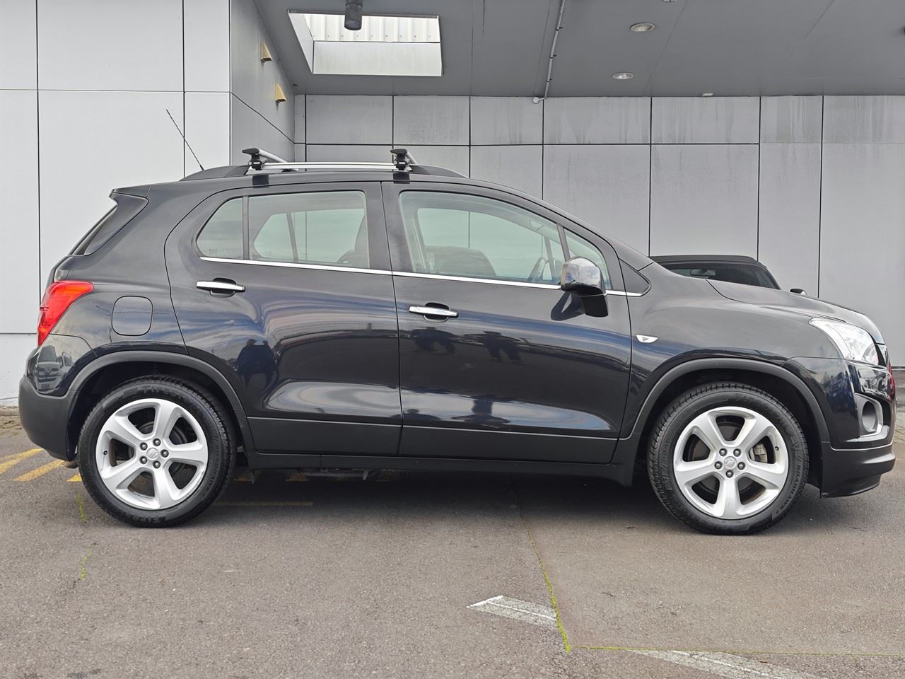 Vehicle image 5