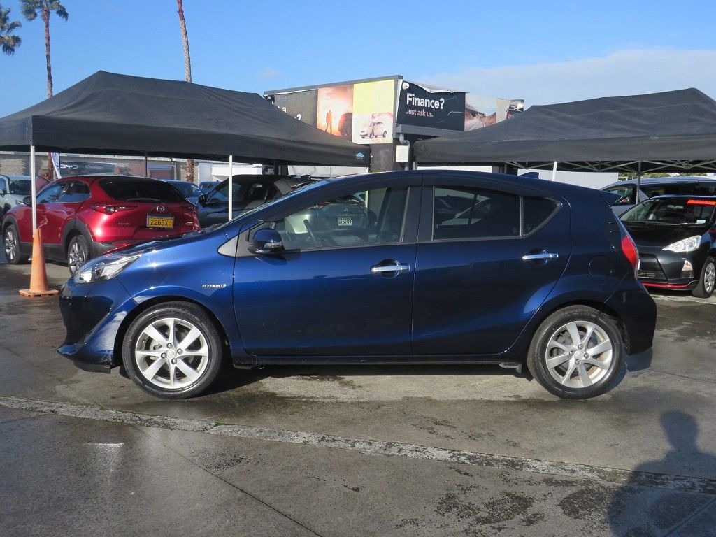 Vehicle image 4
