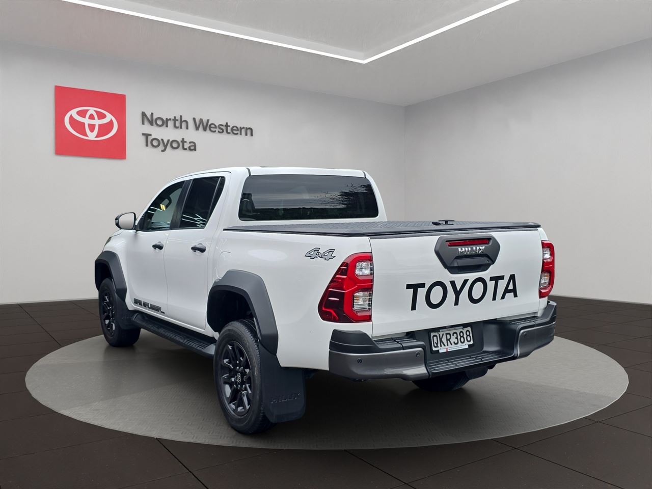 Vehicle image 5
