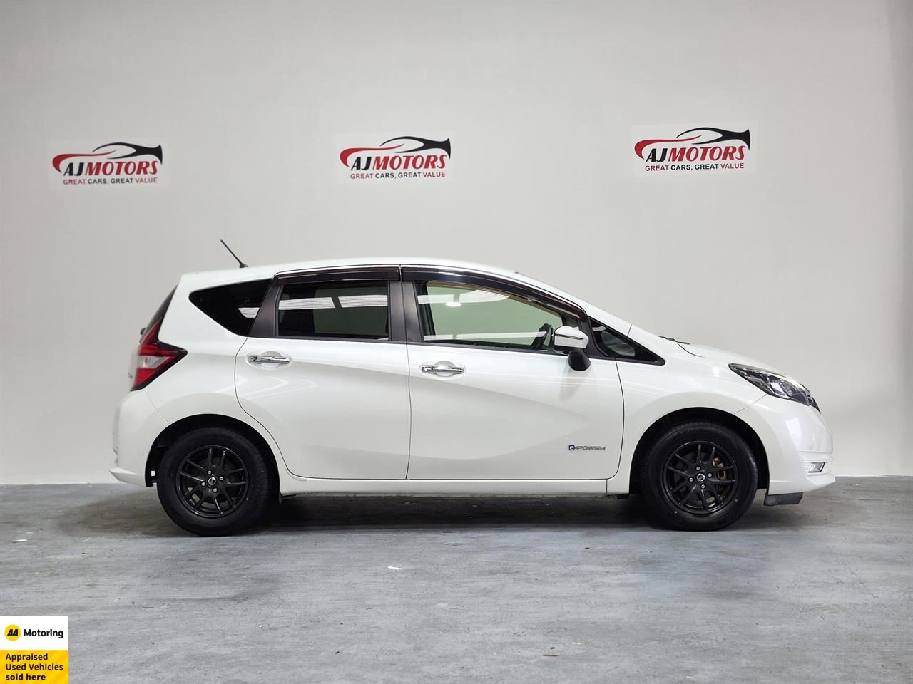 Vehicle image 3