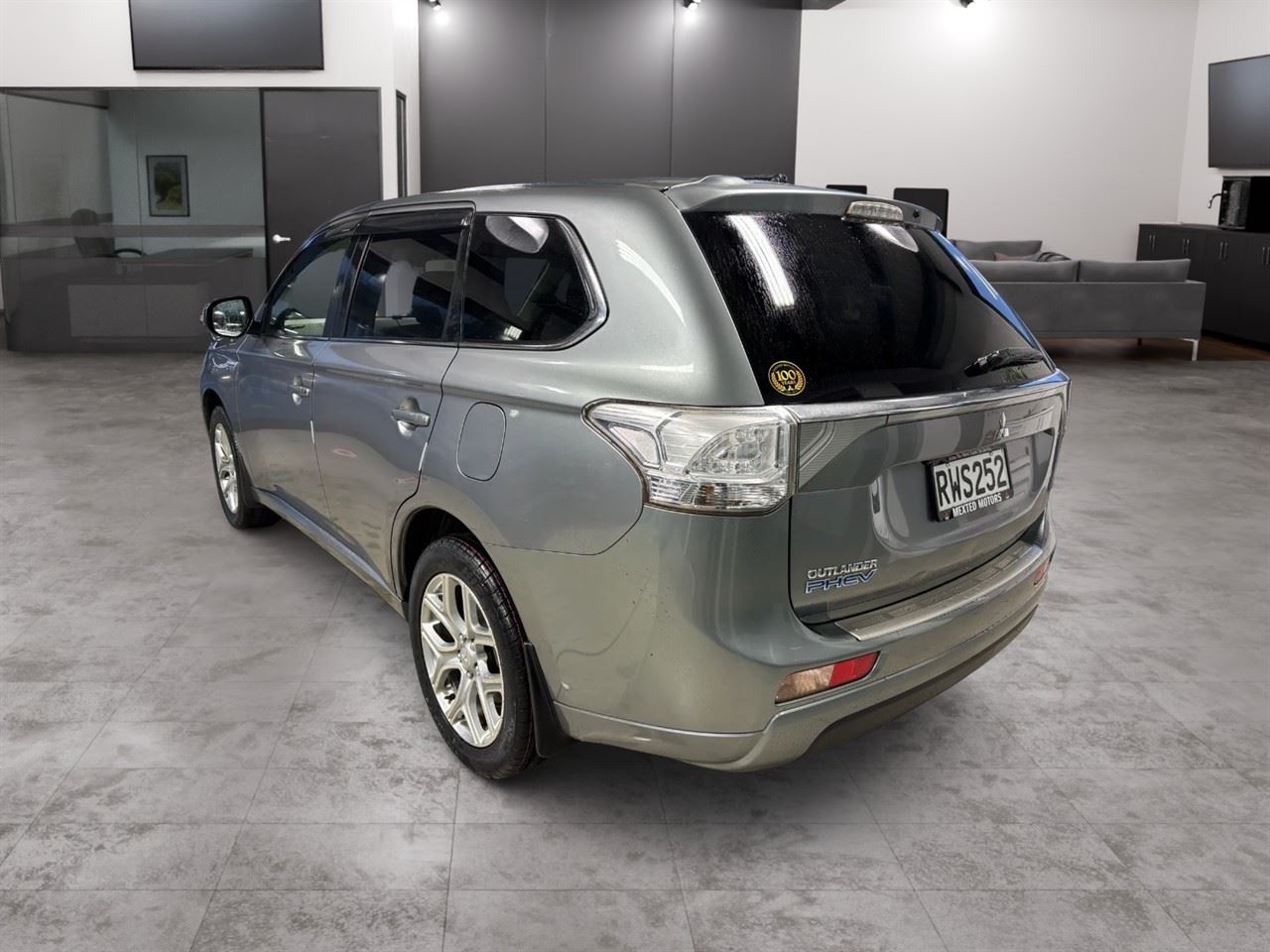 Vehicle image 4