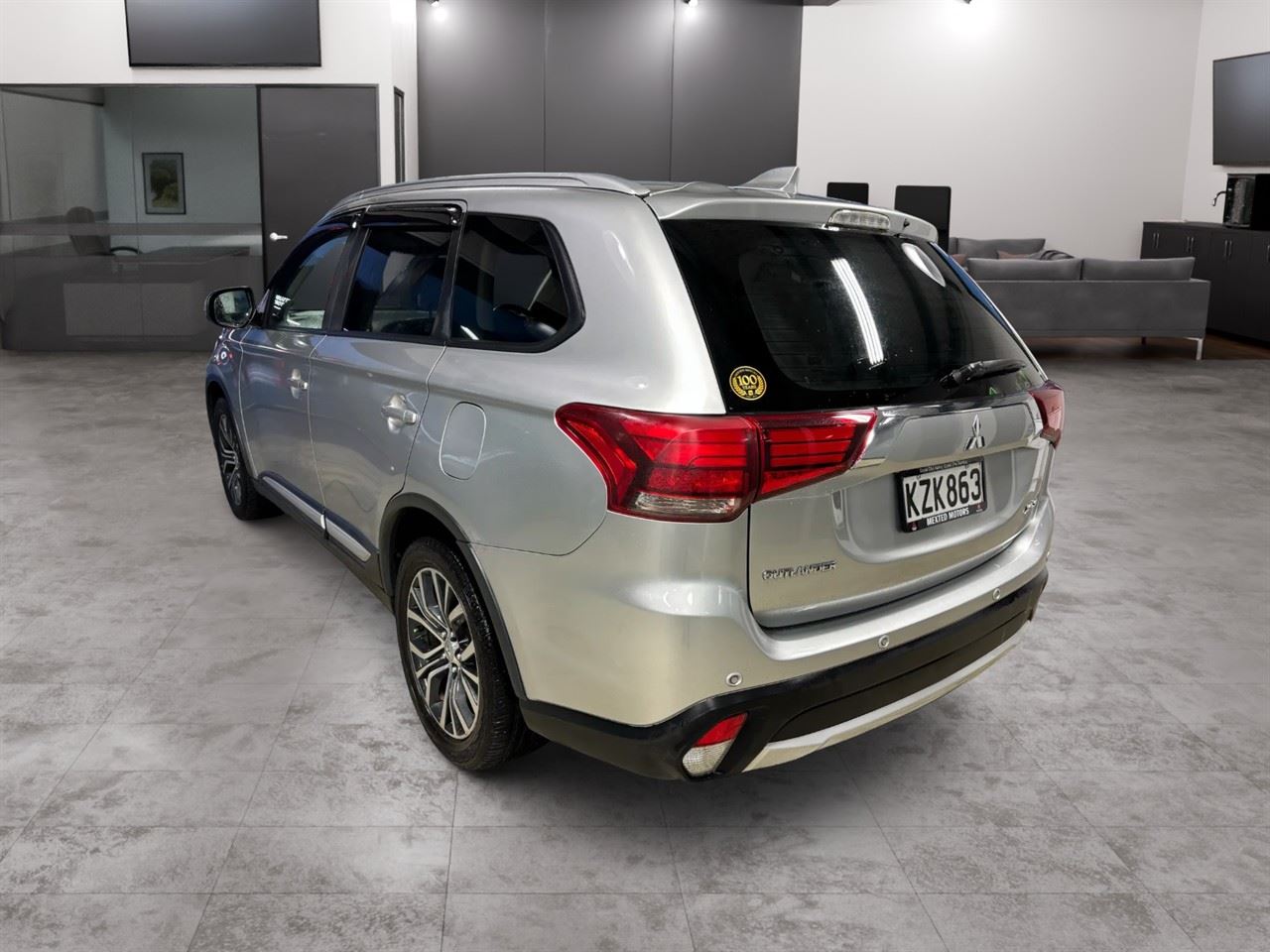 Vehicle image 4